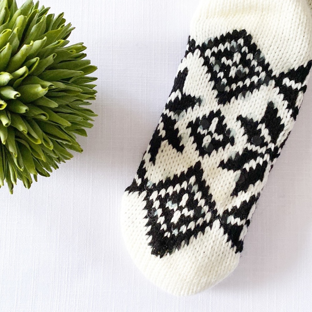 Snowflake | Fuzzy Reading Slippers - Picture 2 of 2